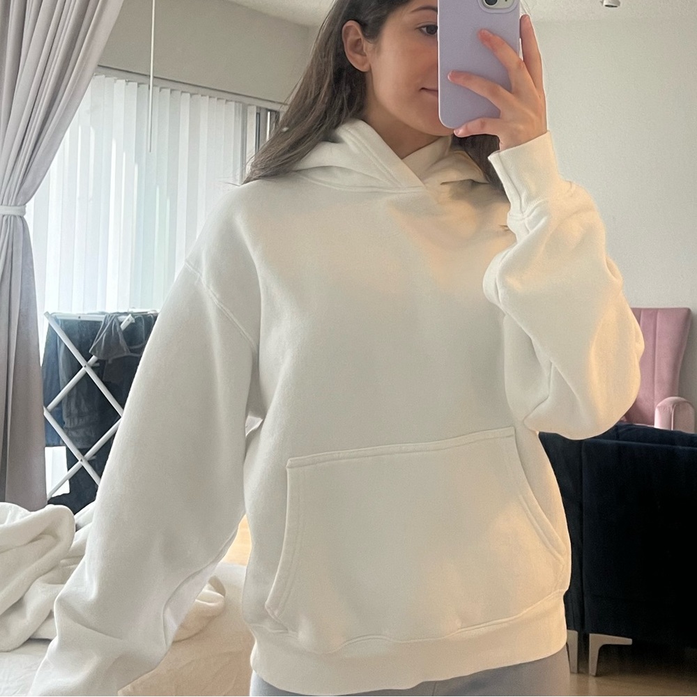 Aritzia TNA white sweatshirt size M